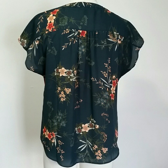 Banana Republic Factory v-neck blouse - Picture 2 of 4